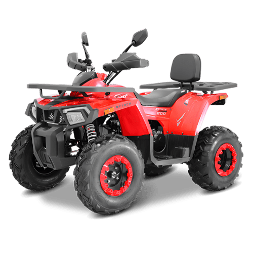 Vista lateral do quadriciclo MXF Attack 200 vermelho na MXF Burt Motos. Destaque para a suspensão dianteira de amortecedor duplo independente e os pneus de perfil alto para trilhas.