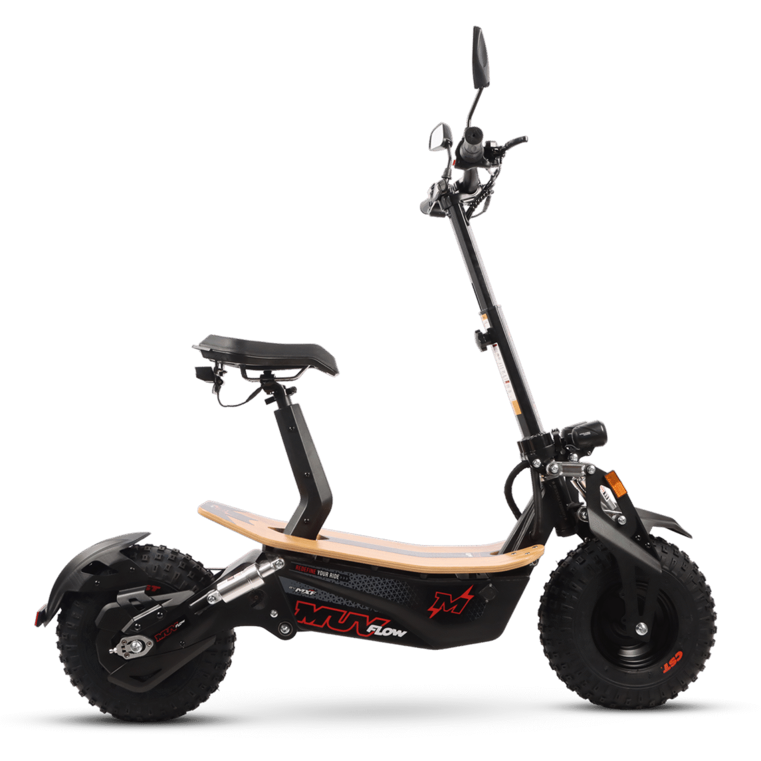 Scooter elétrica MUV Flow na cor vermelha vista de perfil, com deck de madeira de bambu e pneus off-road.