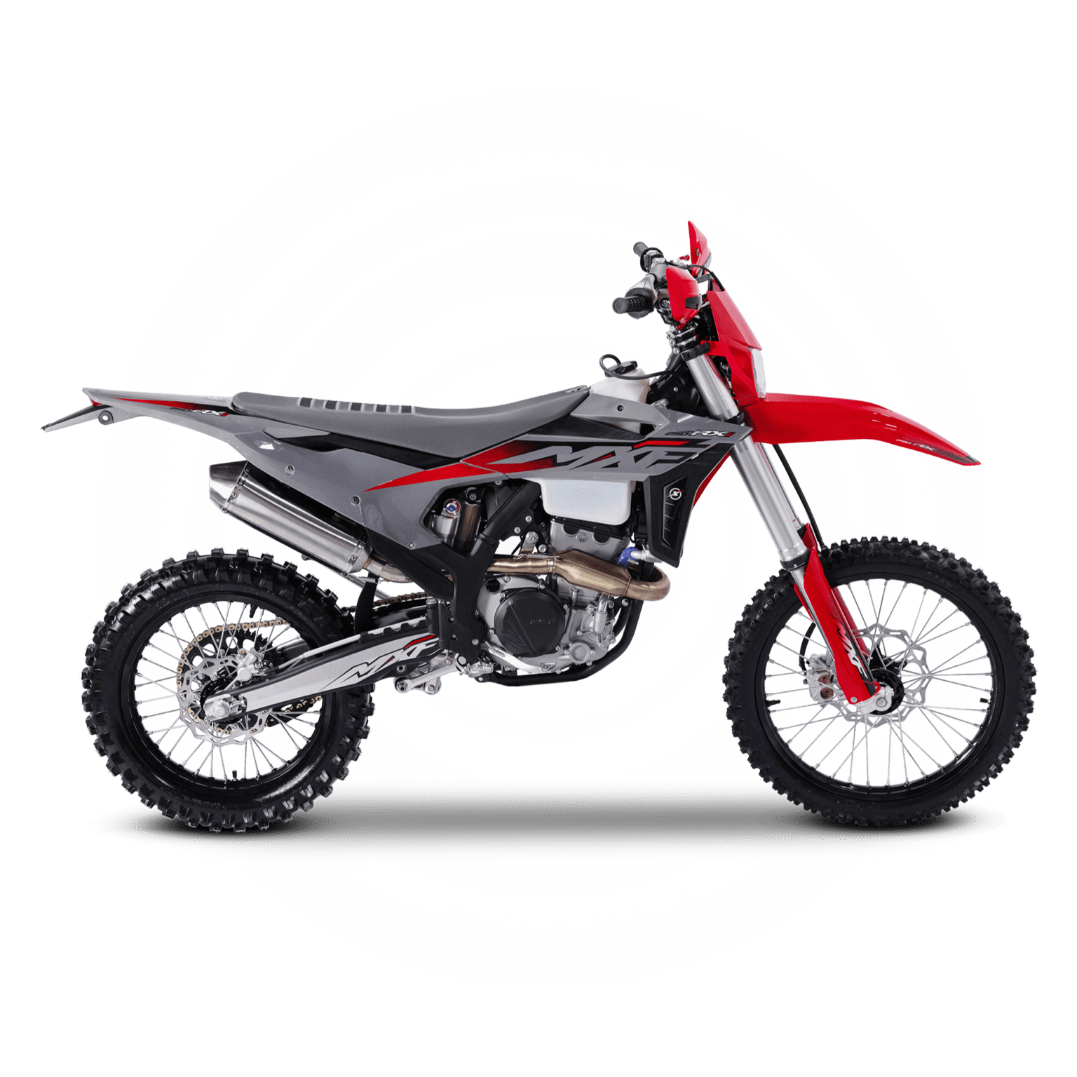 Perfil lateral completo da MXF 250 RXi vermelha e cinza, destacando o escapamento de competição em fundo isolado.