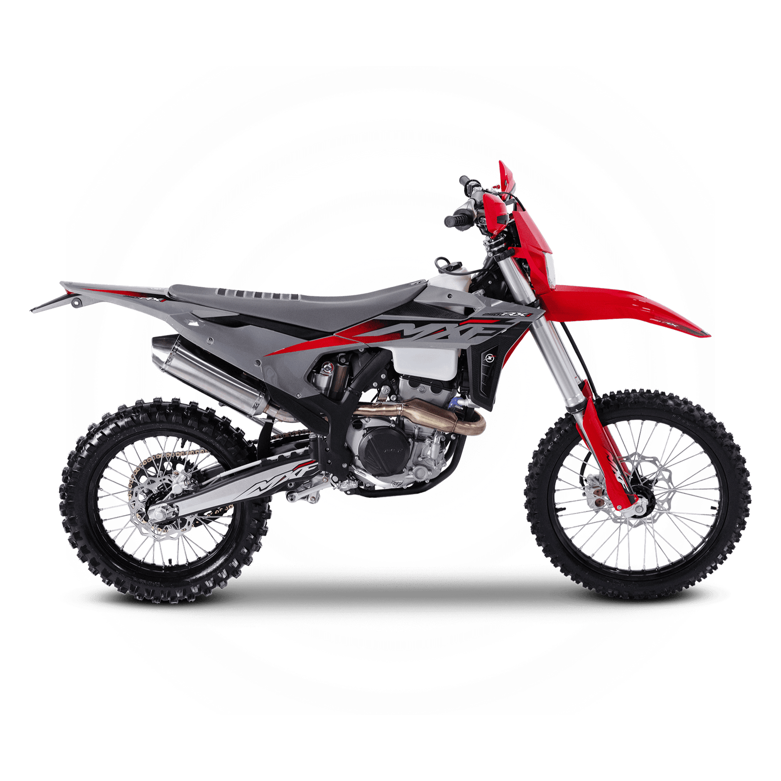 Perfil lateral completo da MXF 250 RXi vermelha e cinza, destacando o escapamento de competição em fundo isolado.