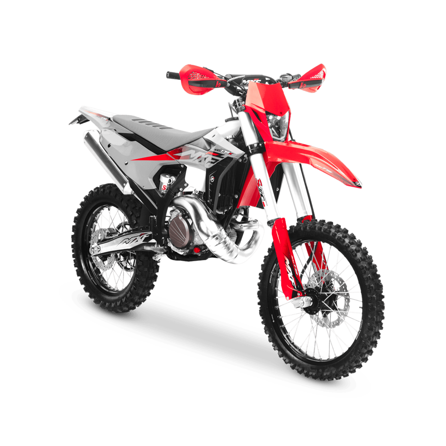 Vista frontal-lateral (3/4) da MXF 300 TSX, destacando a suspensão dianteira SZC e o farol em fundo verde.