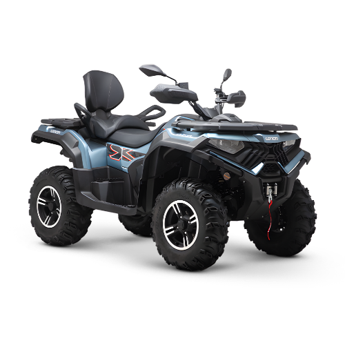 Visão lateral do quadriciclo MXF Wolf 700L azul com rodas de liga leve e protetores de mão, disponível na concessionária Burt Motos.