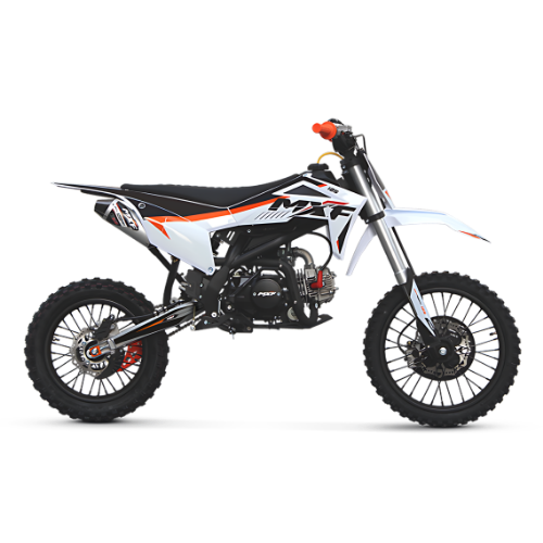 Perfil lateral da MXF Pro Racing 125 RR laranja, evidenciando o chassi reforçado e o guidão racing, na concessionária de Campinas.