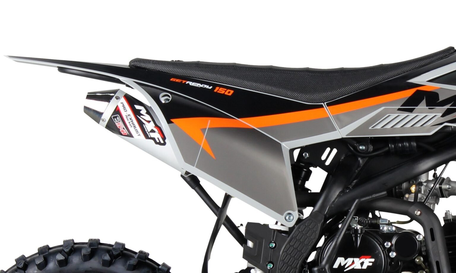 Detalhe do escapamento esportivo em alumínio da Pit Bike MXF Pro Racing 150 RR cor laranja - Burt Motos Campinas.